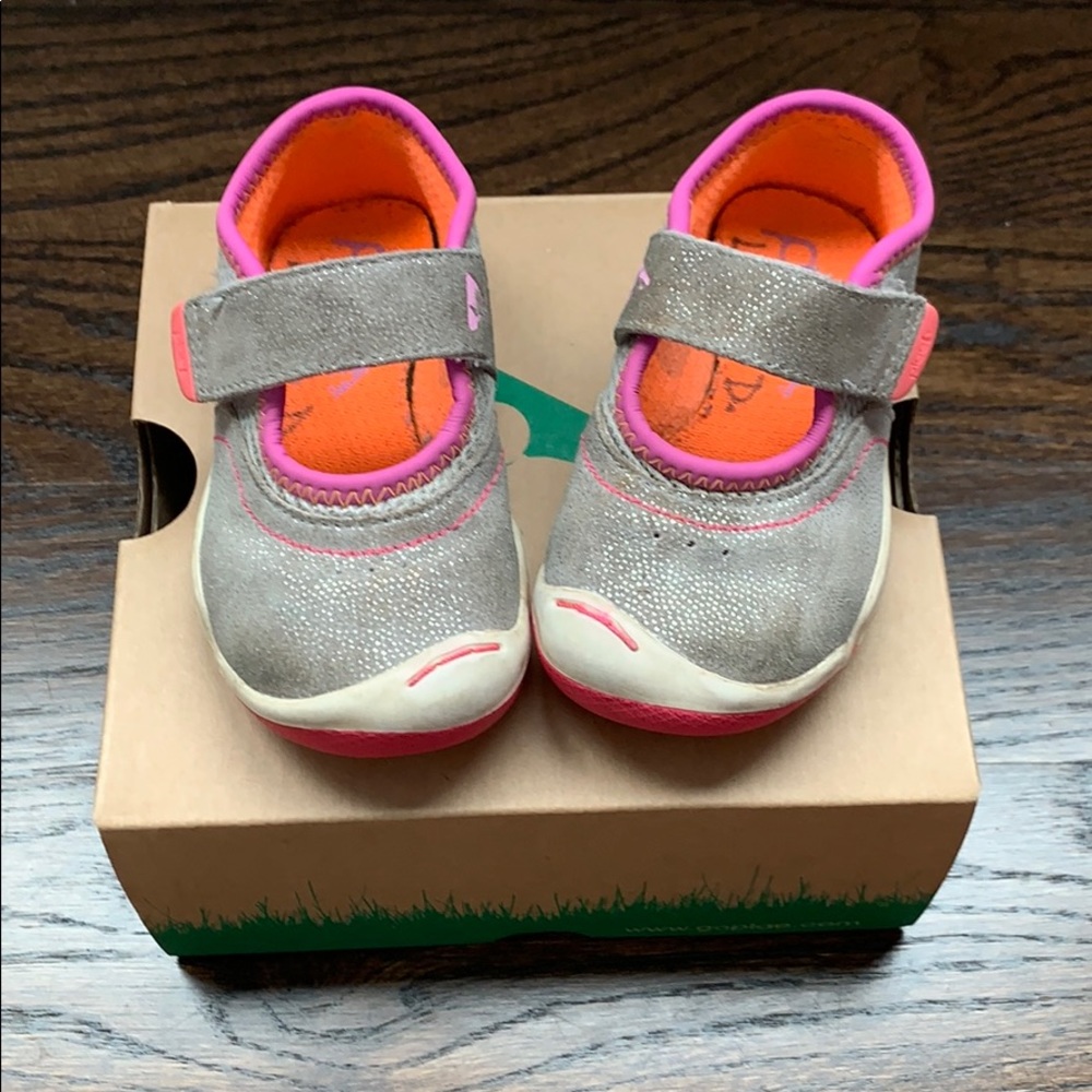 Girls Toddler Size 5 Plae Emme shoes